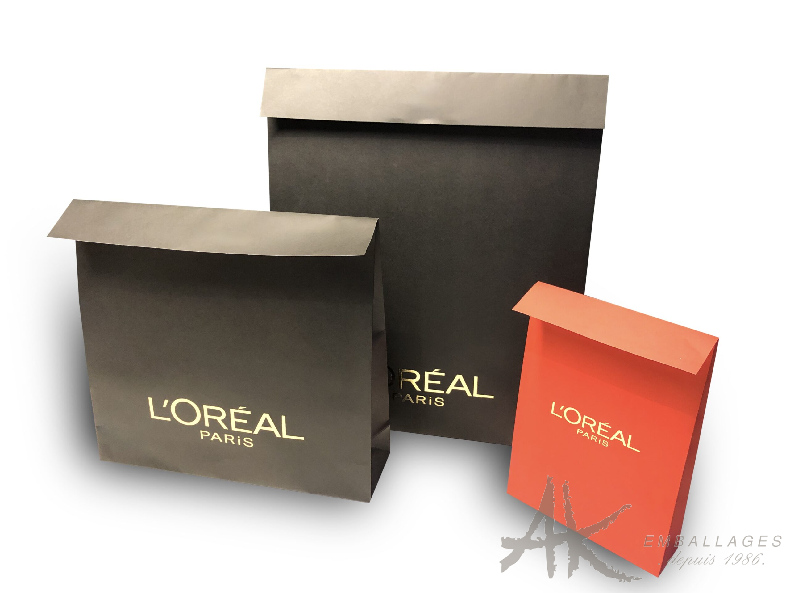 trois pochettes cadeaux logo or à chaud L OREAL