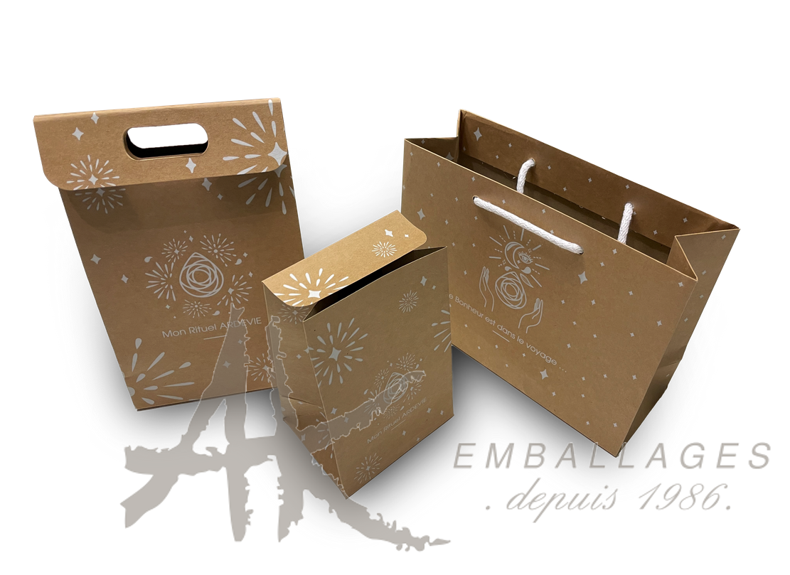 3 emballages - sacs et pochettes en carton brun reyclé - logo blanc ARDEVIE