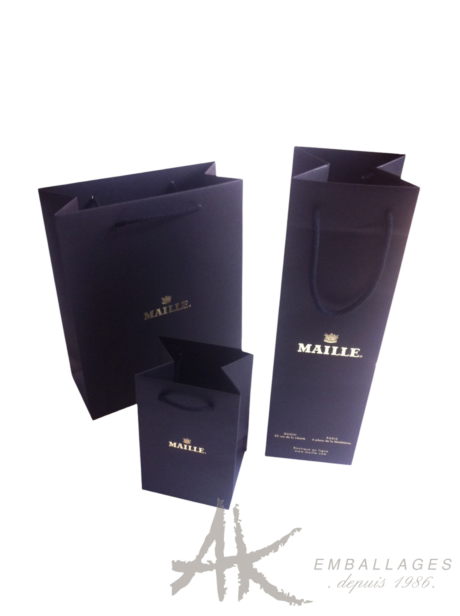 3 sacs en papier noir - logo en or à chaud - cordon coton noir - marque MAILLE