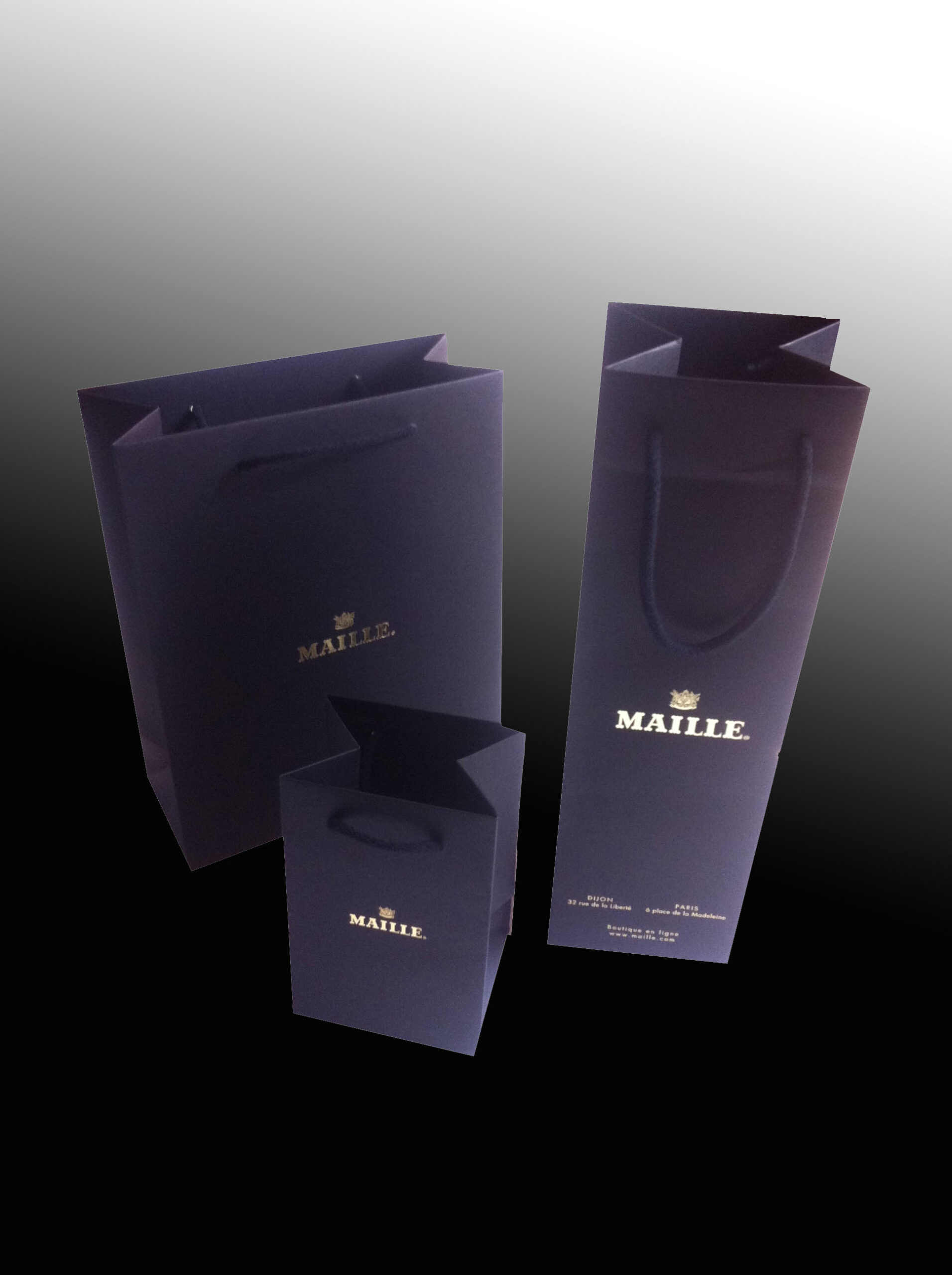 3 sacs en papier noir - logo en or à chaud - cordon coton noir - marque MAILLE