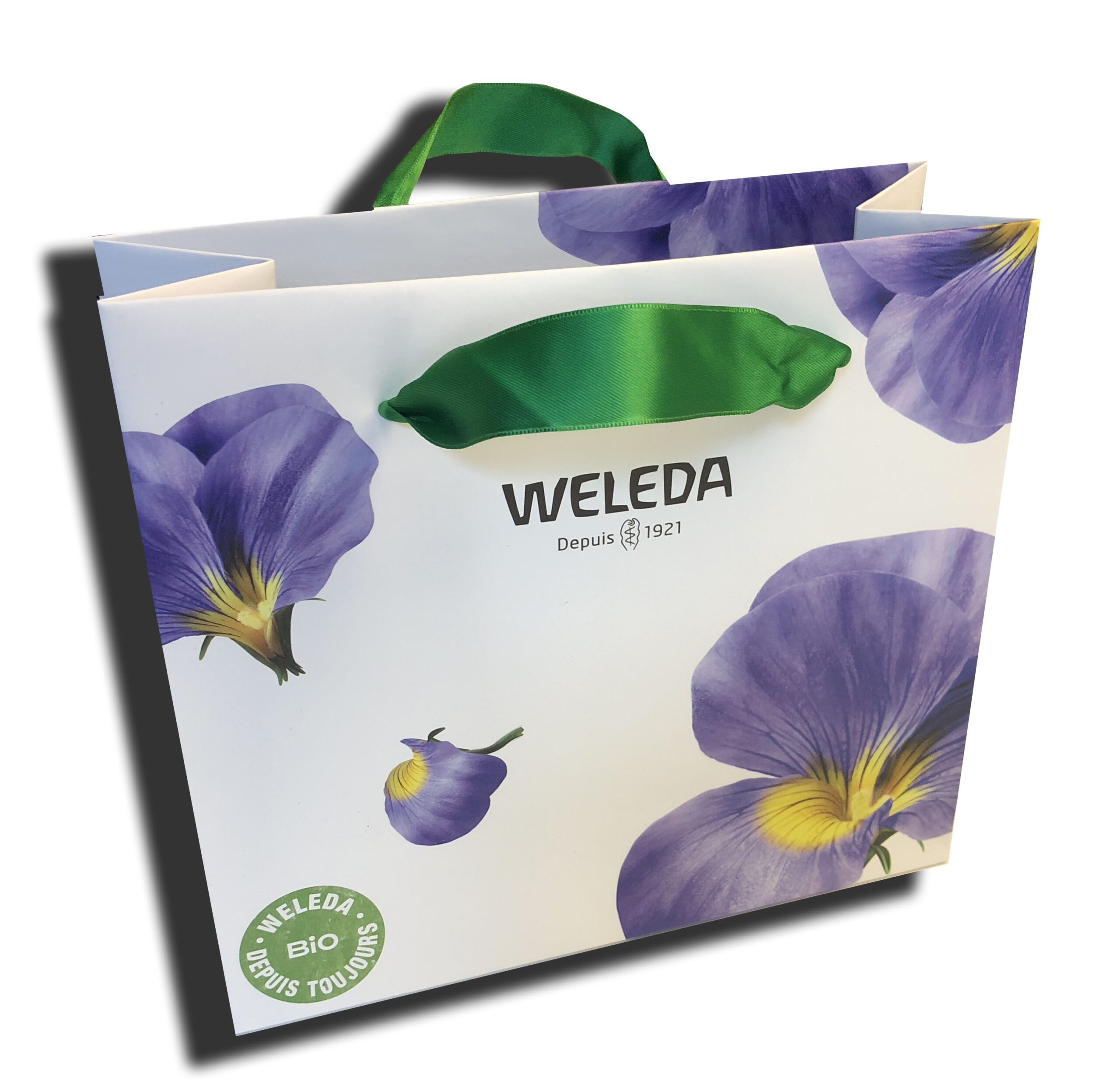 sac papier imprimé orchidée - ruban satin vert - logo WELEDA