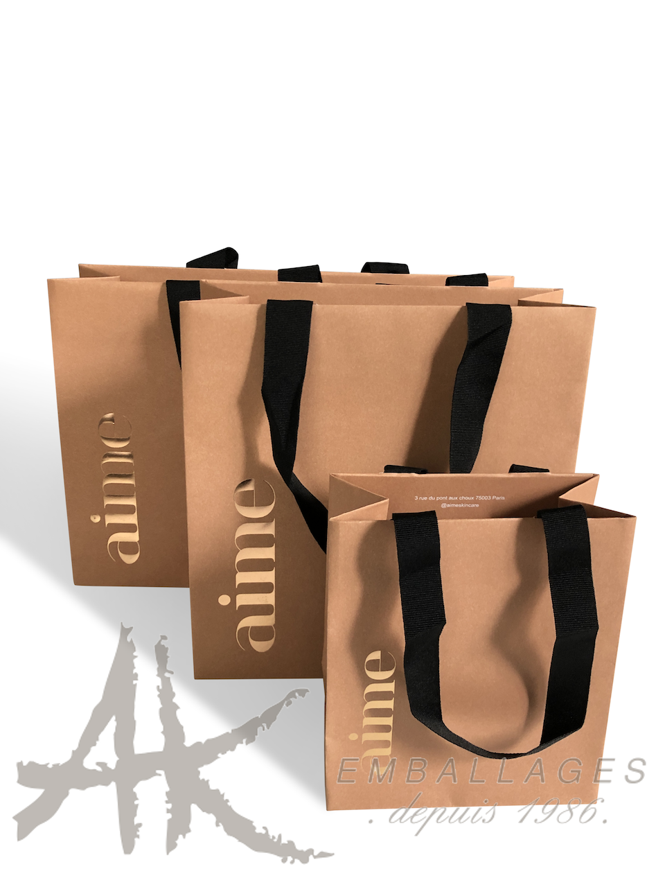 sac papier poignée ruban noir - logo AIME en or à chaud
