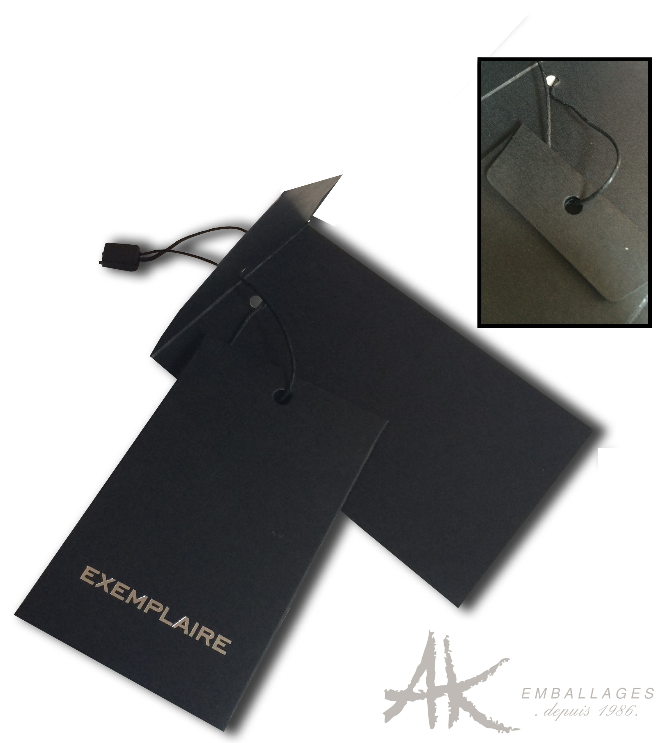 étiquette carton noir avec logo en argent à chaud et cordon coton